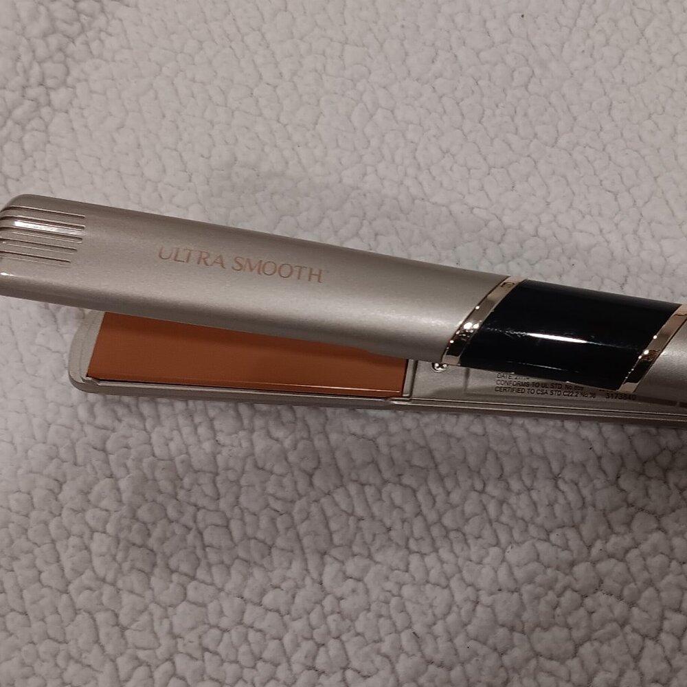 Ultra Smooth Cricket Ceramic hair straightener